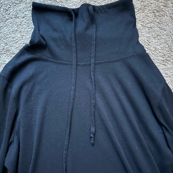 Women’s Black Top - Picture 3 of 5